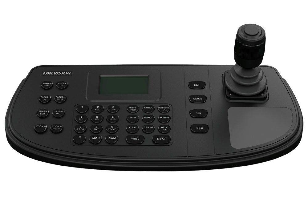 DS-1006KI | HIKVISION El teclado HIKVISION DS-1006KI con joystick de 4 ejes es la solución ideal para el control de cámaras de seguridad y sistemas de videovigilancia. Diseñado para gestionar DVR, NVR, decodificadores y domos motorizados, ofrece conexiones RS-485, RS-232, RS-422 y USB para una integración versátil y sencilla. Equipado con una pantalla de 128x64, permite un control intuitivo y en tiempo real de las funciones PTZ, zoom y posicionamiento de cámaras. Este teclado proporciona una experiencia de monitoreo precisa y profesional, ideal para centros de vigilancia y seguridad avanzada